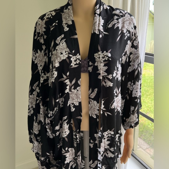 Spiritual Gangster Bold Boho Floral Print Black White Kimono Robe open Cardigan - Picture 3 of 11